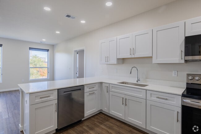 2BR, 2BA - 957SF - Kitchen - The Monico