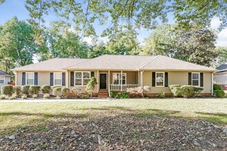 Building Photo - 2409 Racquet Club Dr