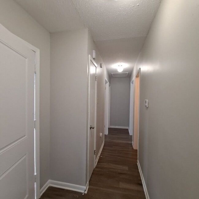 Building Photo - 606 Weaver Rd