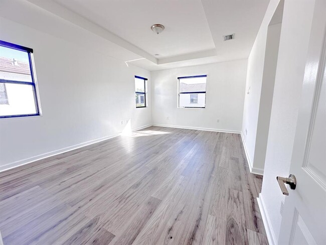 Building Photo - 244 NE 210th Way