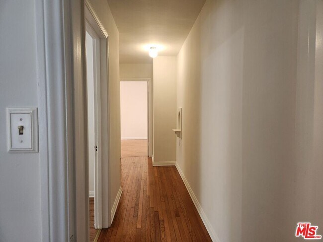 Foto del edificio - 3330-3330 5th St