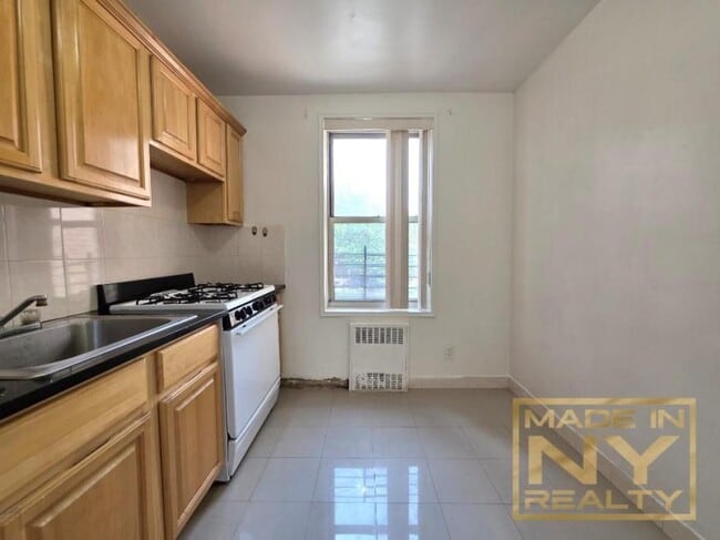 Building Photo - 2 bedroom in FOREST HILLS NY 11375