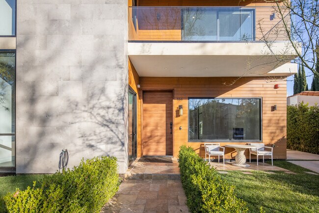 Building Photo - 156 N Wetherly Dr