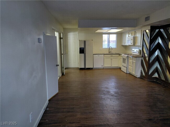 Foto del edificio - 1336 N Jones Blvd