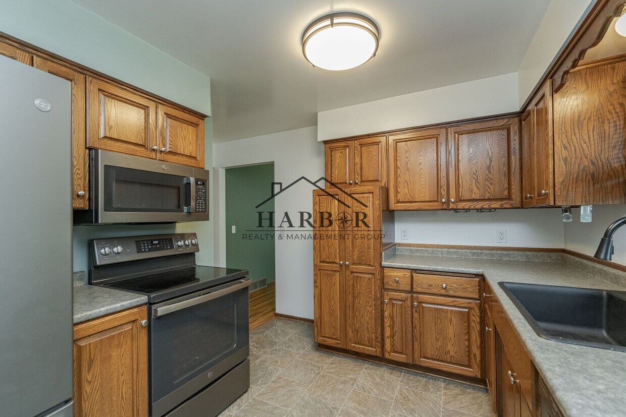 Foto principal - Single Family Home - Coming Soon!
