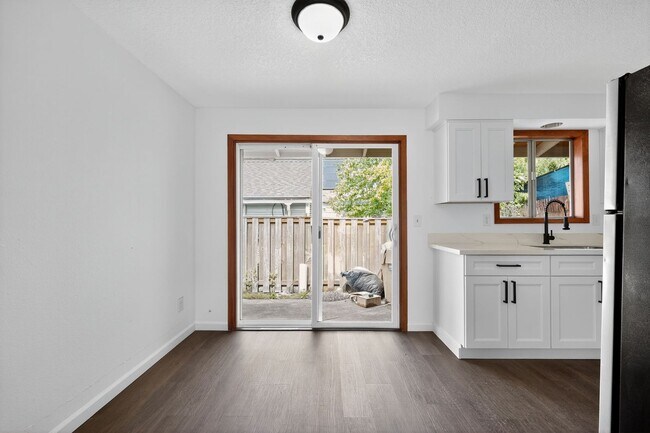 Foto del edificio - 438 SE 11th Ave