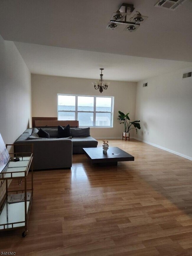 Foto del edificio - 358 Rector St