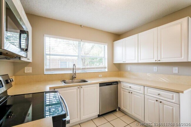 Foto del edificio - 1230 NW 192nd Terrace