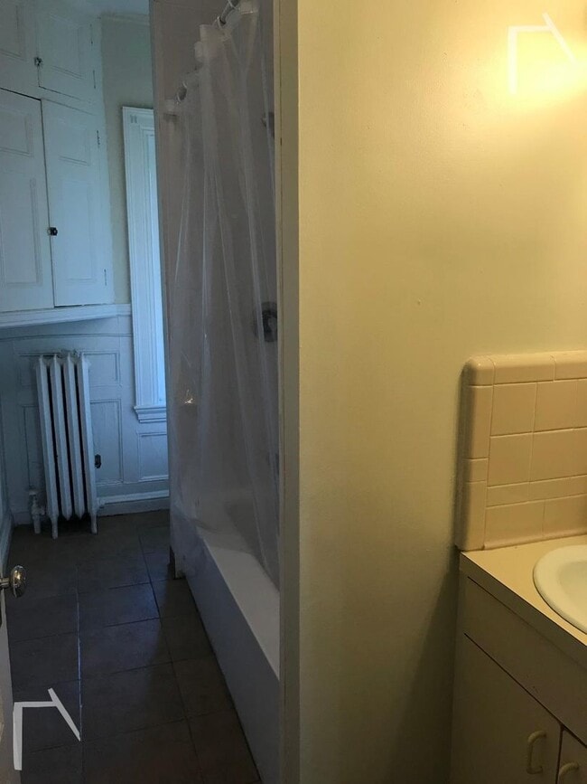 Building Photo - Charming 2 Bedroom-No Broker Fee