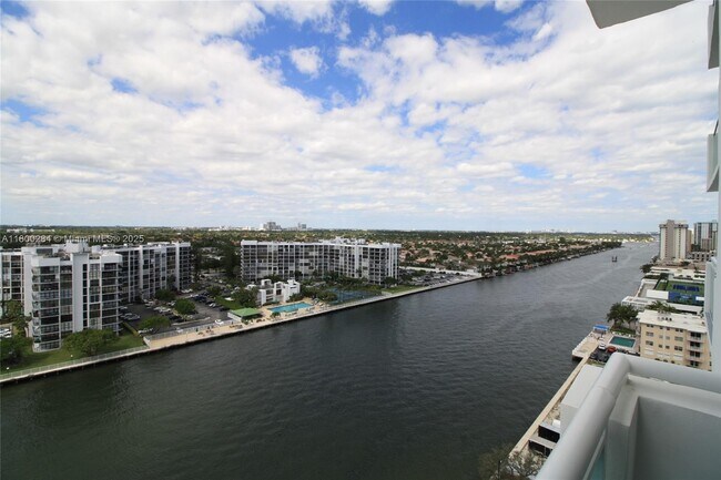 Building Photo - 3000 S Ocean Dr