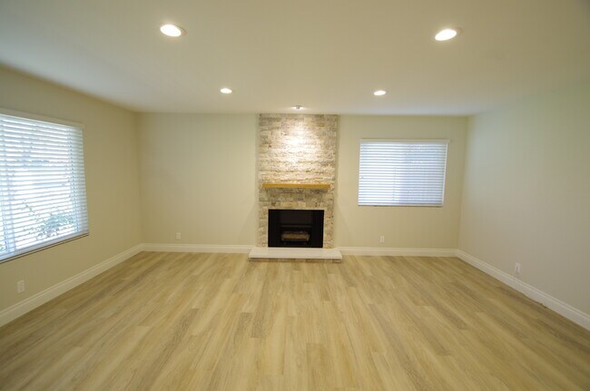 Foto del edificio - 1129 Bright Glen Cir