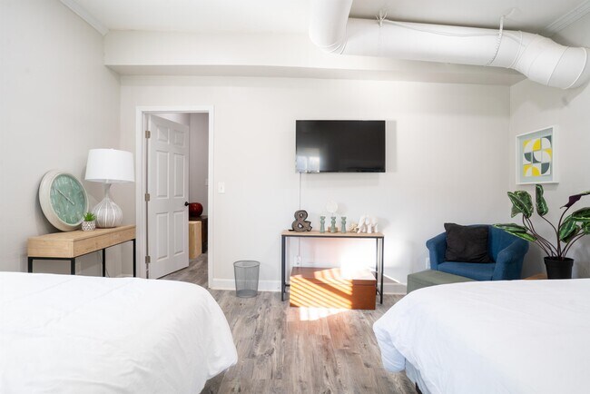 Foto del edificio - 789 Cameron Madison Alexander Blvd NW