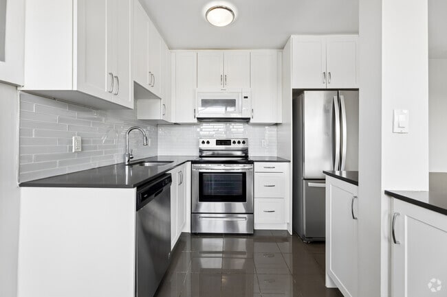 2BR, 1BA - 788SF - Kitchen - 82 Warren Road