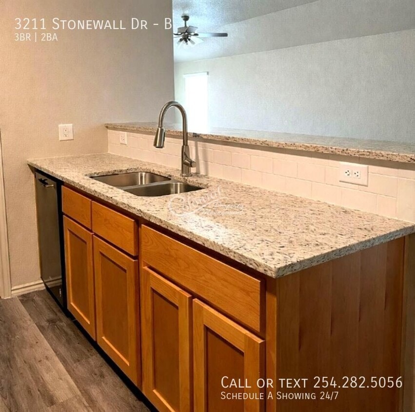 Foto del edificio - 3211 Stonewall Dr