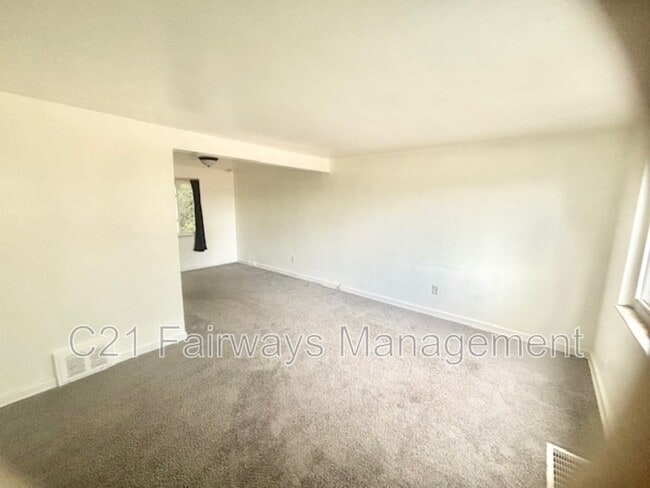 Building Photo - 2020 Lindsay Rd