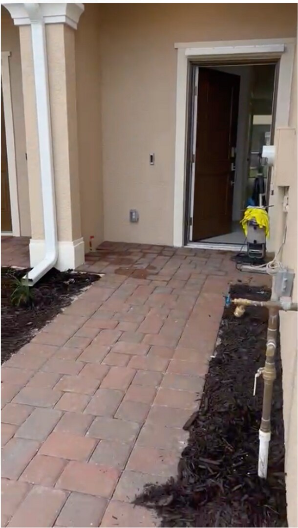 Foto del edificio - ** NEW CONSTRUCTION VERY MODERN UNFURNISHE...