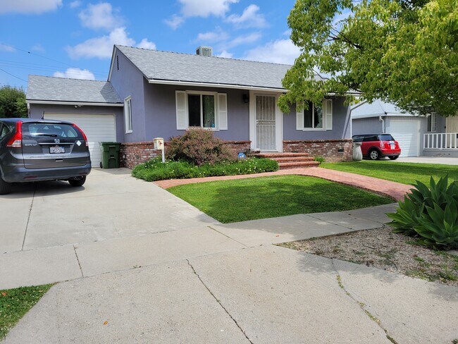 Foto del edificio - 17337 Califa St