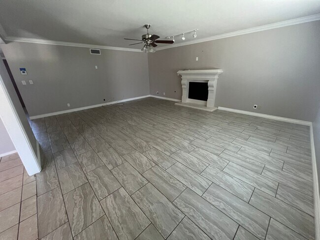 Building Photo - On Cul-De-Sac: Meadow 4 Bedroom 2.5 Bath S...