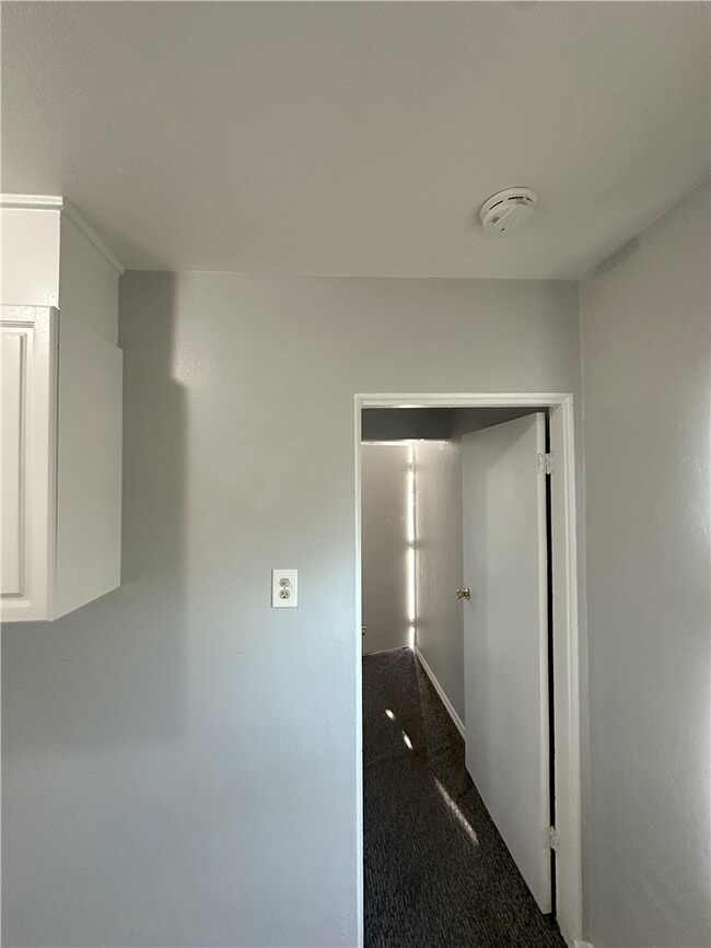 Building Photo - 126 S Giovanola Ave