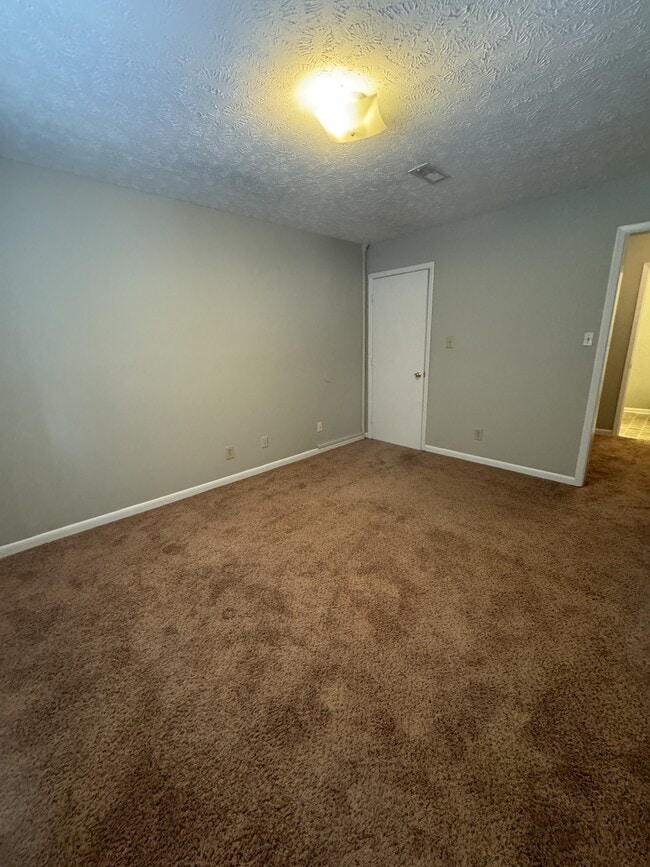Building Photo - 909 Applewood Ln
