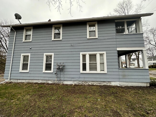 Building Photo - 619-621 Oakhill Ave