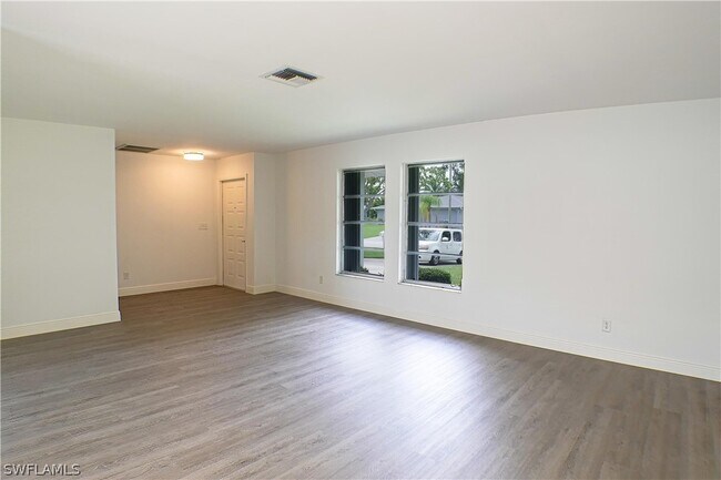 Foto del edificio - 911 SE 19th St