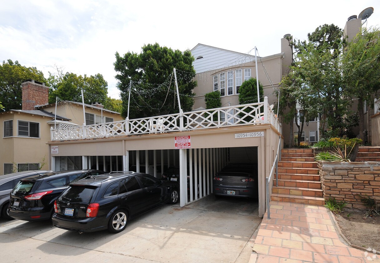 Foto principal - 10954-10960 Roebling Ave