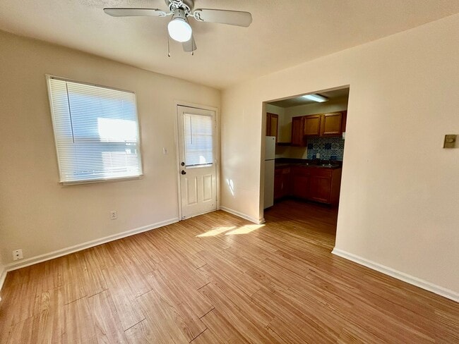 Building Photo - MAC190