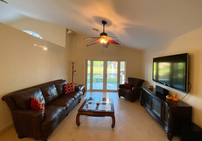 Foto del edificio - 2525 Stonegate Dr