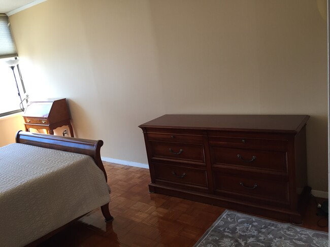 part of bedroom - 45 River Dr S