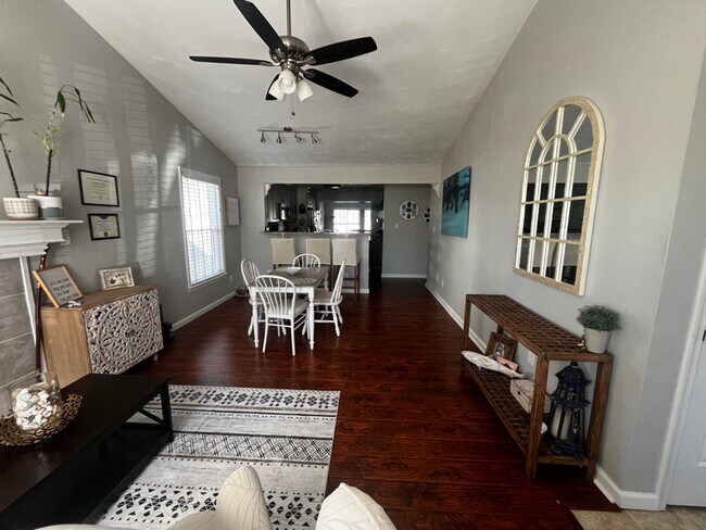 Foto del edificio - 1112 Bonfield Ct