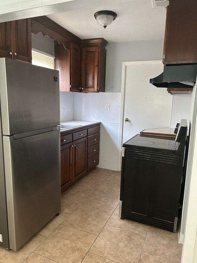 Building Photo - 2725 Deer St