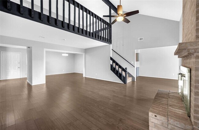 Foto del edificio - 2110 Highland Hills Dr