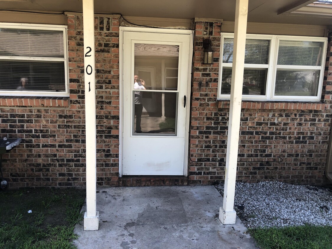 Primary Photo - 1512 S Meridian Ave