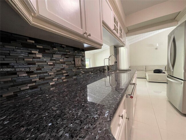 Foto del edificio - 6129 SW 28th St