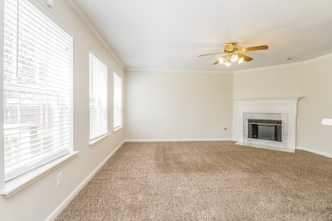 Foto del edificio - 2164 Spring Hill Cir