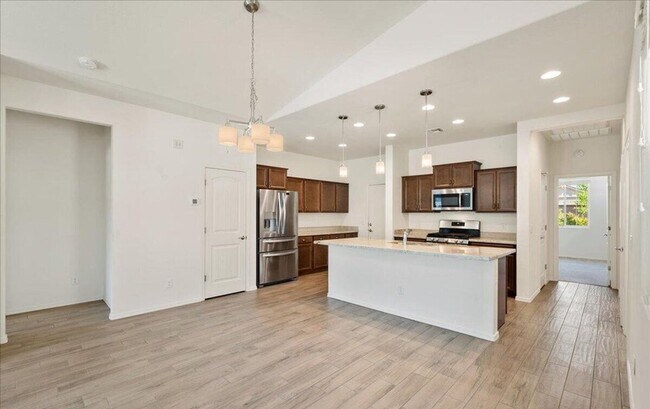Building Photo - Lovely Two Bedroom Near Golf and Airport-Prescott