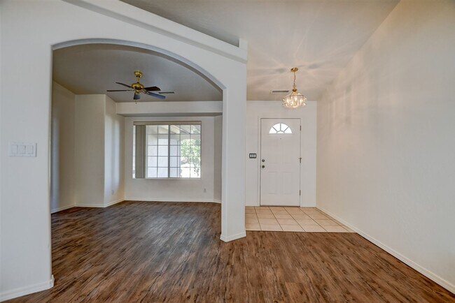 Foto del edificio - 4261 N Tonopah Dr