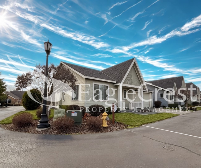 Building Photo - Spacious & Stylish 3-Bedroom Home in a Charming Neighborhood Near Walking Paths