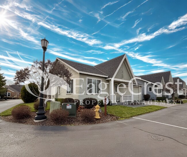 Foto del edificio - Spacious & Stylish 3-Bedroom Home in a Charming Neighborhood Near Walking Paths