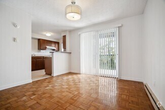 Building Photo - 3425 S 176th St