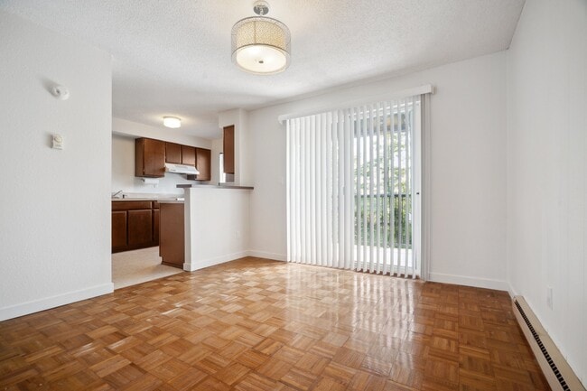 Building Photo - 3425 S 176th St