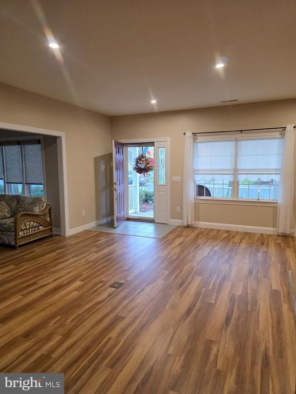 Building Photo - 15 Bayberry St