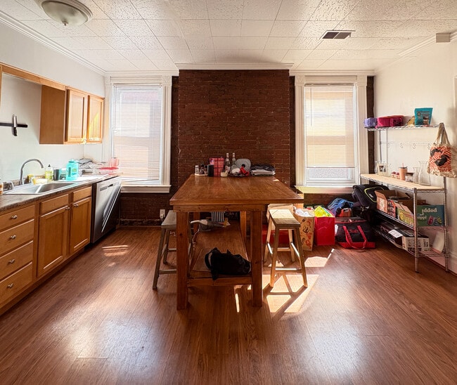 Building Photo - 627 S Negley Ave