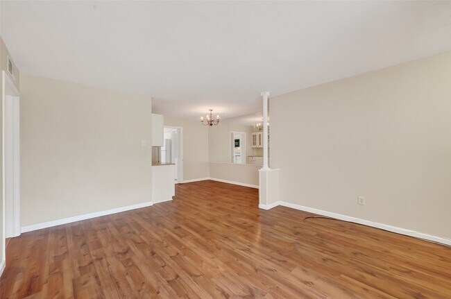 Foto del edificio - 7600 Burgoyne Rd