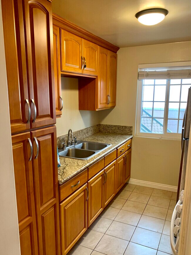 Kitchen, sink and cupboards - 827 3rd St