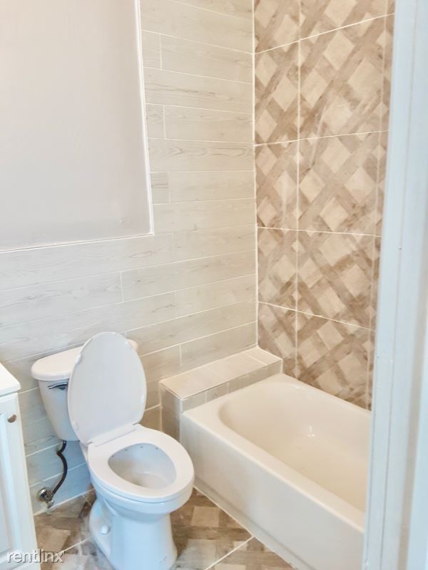 Building Photo - 3 br, 1 bath Townhome - 103 S 7th St