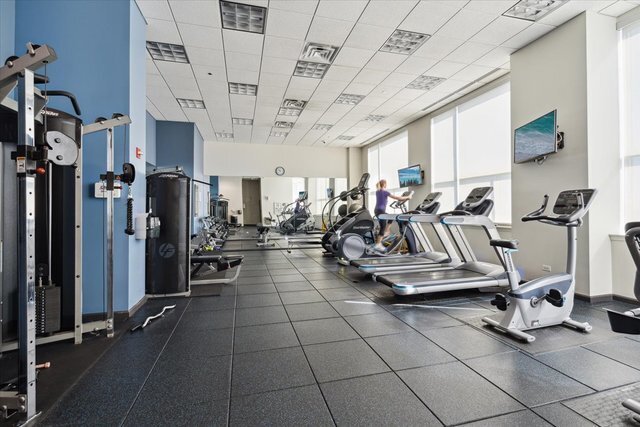 Building Photo - 1901 S Calumet Ave