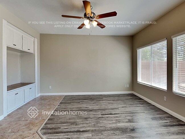 Foto del edificio - 1159 Maple Pines Ave