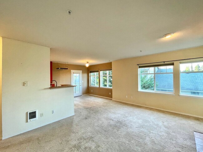Foto del edificio - Spacious Top-Floor 3-Bedroom Condo